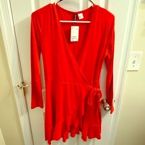 I’m selling this beautiful Red dress